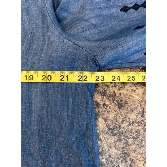 Chicos Size 2 US 12‎ / 14 Blue Chambray Embroidered Sleeve Tunic V Neck - Picture 8 of 9